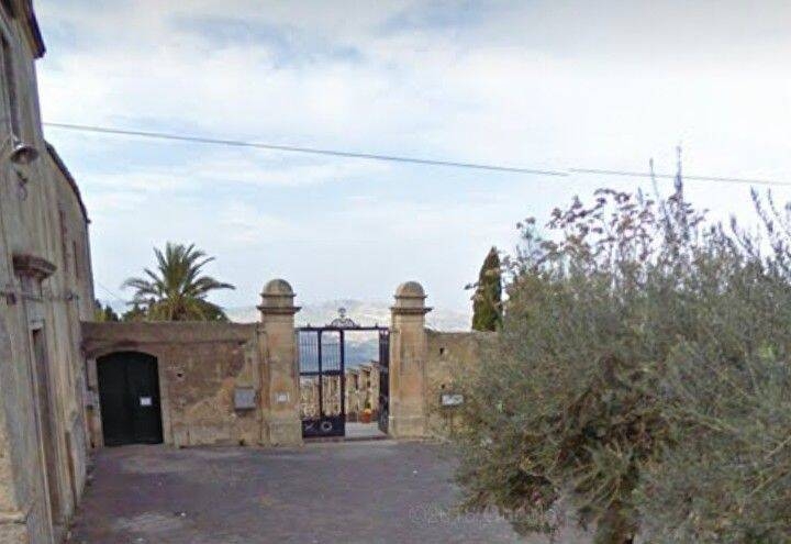 ingresso cimitero